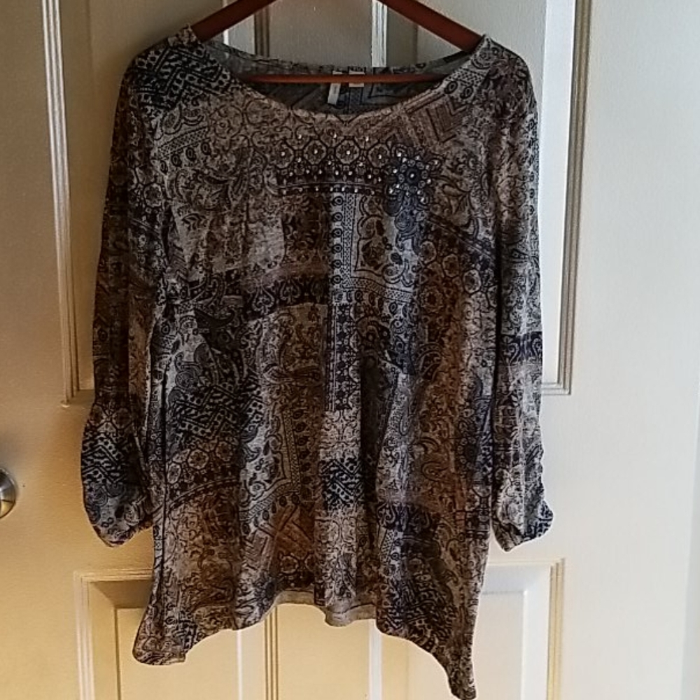 Est. 1946 sweater top